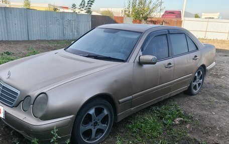Mercedes-Benz E-Класс, 2002 год, 200 000 рублей, 1 фотография