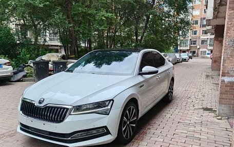 Skoda Superb III рестайлинг, 2023 год, 1 690 000 рублей, 1 фотография