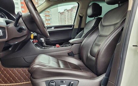 Volkswagen Touareg III, 2011 год, 2 300 000 рублей, 12 фотография