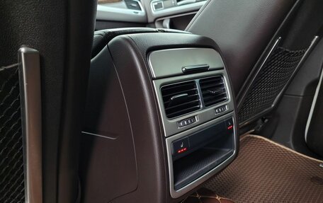 Volkswagen Touareg III, 2011 год, 2 300 000 рублей, 17 фотография