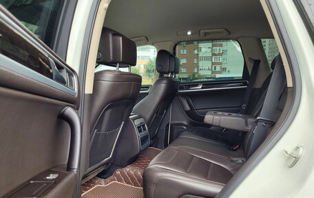 Volkswagen Touareg III, 2011 год, 2 300 000 рублей, 16 фотография