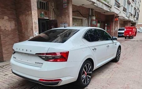 Skoda Superb III рестайлинг, 2023 год, 1 690 000 рублей, 4 фотография