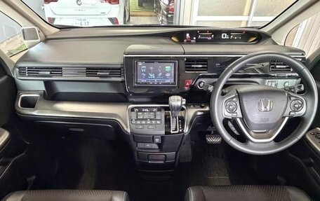 Honda Stepwgn IV, 2018 год, 1 800 600 рублей, 14 фотография