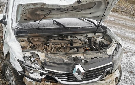 Renault Logan II, 2015 год, 220 000 рублей, 6 фотография