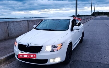 Skoda Superb III рестайлинг, 2012 год, 1 050 000 рублей, 7 фотография