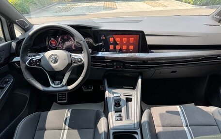 Volkswagen Golf VIII, 2023 год, 1 870 000 рублей, 8 фотография