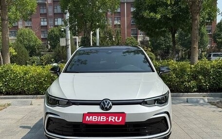 Volkswagen Golf VIII, 2023 год, 1 870 000 рублей, 2 фотография