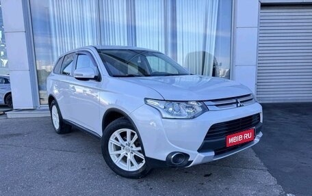 Mitsubishi Outlander III рестайлинг 3, 2014 год, 1 399 000 рублей, 1 фотография