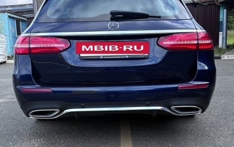 Mercedes-Benz E-Класс, 2019 год, 3 950 000 рублей, 3 фотография