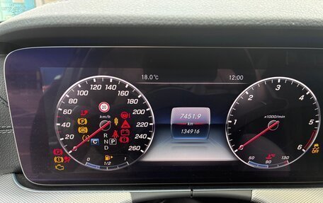 Mercedes-Benz E-Класс, 2019 год, 3 950 000 рублей, 10 фотография