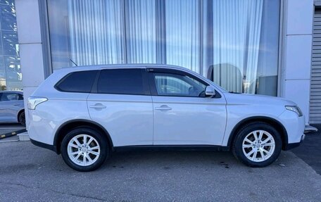 Mitsubishi Outlander III рестайлинг 3, 2014 год, 1 399 000 рублей, 3 фотография