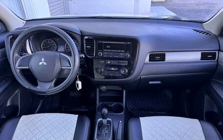 Mitsubishi Outlander III рестайлинг 3, 2014 год, 1 399 000 рублей, 6 фотография
