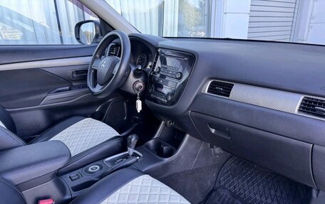 Mitsubishi Outlander III рестайлинг 3, 2014 год, 1 399 000 рублей, 10 фотография
