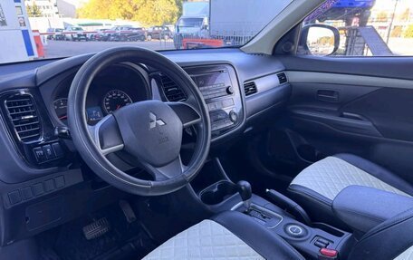 Mitsubishi Outlander III рестайлинг 3, 2014 год, 1 399 000 рублей, 9 фотография