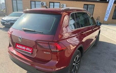 Volkswagen Tiguan II, 2019 год, 2 325 000 рублей, 2 фотография