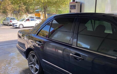 Mercedes-Benz E-Класс, 1997 год, 750 000 рублей, 3 фотография