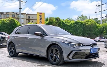 Volkswagen Golf VIII, 2023 год, 1 900 000 рублей, 2 фотография