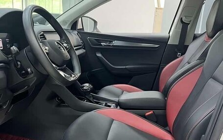 Skoda Karoq I, 2022 год, 2 100 000 рублей, 10 фотография
