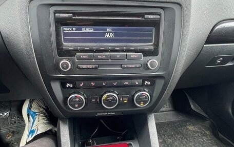 Volkswagen Jetta VI, 2013 год, 699 000 рублей, 14 фотография