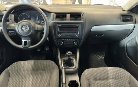 Volkswagen Jetta VI, 2011 год, 800 000 рублей, 8 фотография