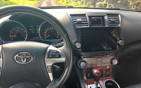 Toyota Highlander III, 2012 год, 2 200 000 рублей, 8 фотография