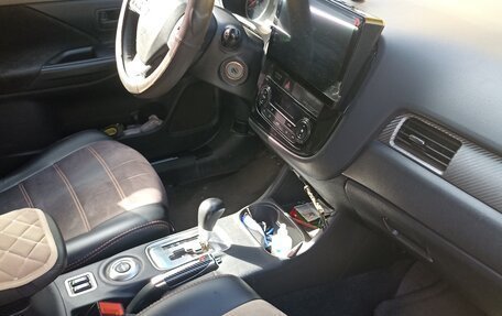 Mitsubishi Outlander III рестайлинг 3, 2013 год, 1 150 000 рублей, 6 фотография