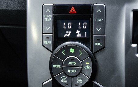 Toyota Voxy II, 2009 год, 1 099 000 рублей, 20 фотография