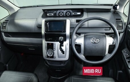 Toyota Voxy II, 2009 год, 1 099 000 рублей, 13 фотография