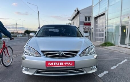 Toyota Camry V40, 2004 год, 890 000 рублей, 2 фотография