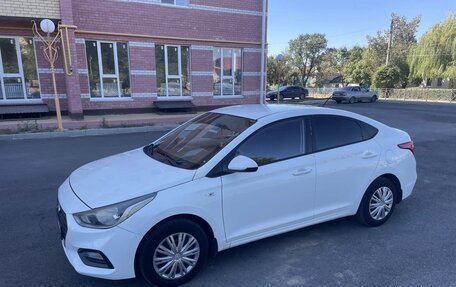 Hyundai Solaris II рестайлинг, 2018 год, 900 000 рублей, 2 фотография
