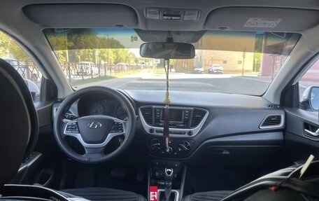 Hyundai Solaris II рестайлинг, 2018 год, 900 000 рублей, 5 фотография