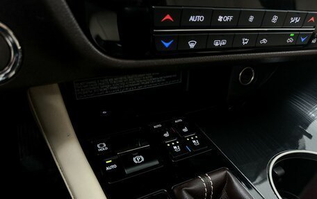 Lexus RX IV рестайлинг, 2017 год, 3 700 000 рублей, 21 фотография