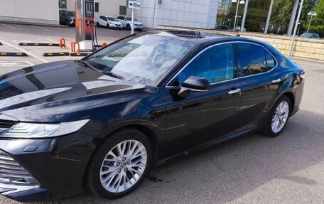 Toyota Camry, 2019 год, 2 300 000 рублей, 2 фотография