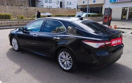 Toyota Camry, 2019 год, 2 300 000 рублей, 13 фотография