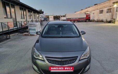 Opel Astra J, 2010 год, 650 000 рублей, 3 фотография