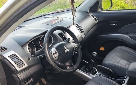 Mitsubishi Outlander III рестайлинг 3, 2008 год, 900 000 рублей, 8 фотография