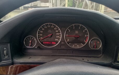 BMW 5 серия, 1991 год, 300 000 рублей, 6 фотография