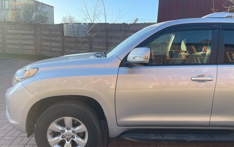 Toyota Land Cruiser Prado 150 рестайлинг 2, 2010 год, 2 490 000 рублей, 12 фотография