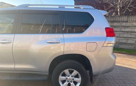 Toyota Land Cruiser Prado 150 рестайлинг 2, 2010 год, 2 490 000 рублей, 11 фотография