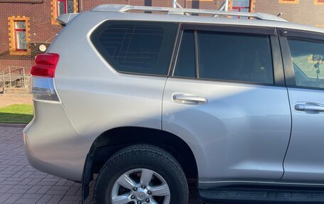 Toyota Land Cruiser Prado 150 рестайлинг 2, 2010 год, 2 490 000 рублей, 10 фотография