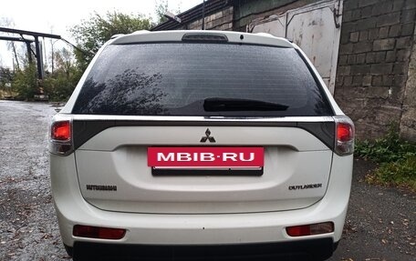 Mitsubishi Outlander III рестайлинг 3, 2012 год, 1 350 000 рублей, 4 фотография