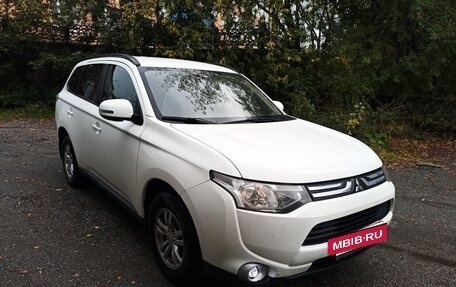 Mitsubishi Outlander III рестайлинг 3, 2012 год, 1 350 000 рублей, 2 фотография