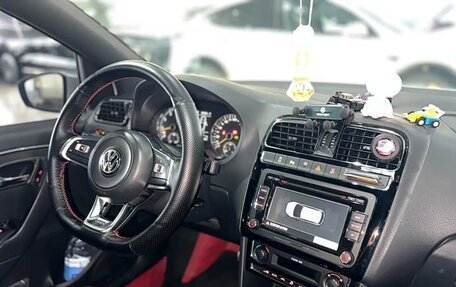 Volkswagen Polo GTI V рестайлинг, 2016 год, 1 575 000 рублей, 10 фотография