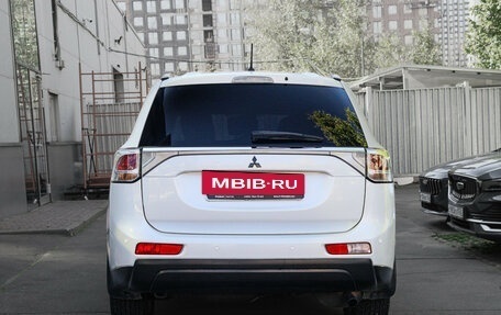 Mitsubishi Outlander III рестайлинг 3, 2013 год, 1 420 000 рублей, 5 фотография