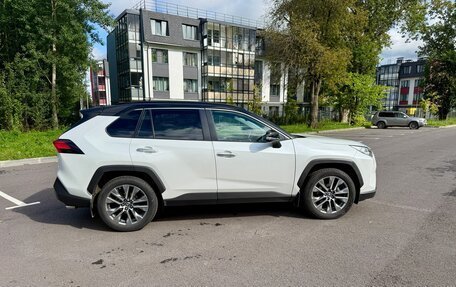 Toyota RAV4, 2019 год, 2 830 000 рублей, 2 фотография