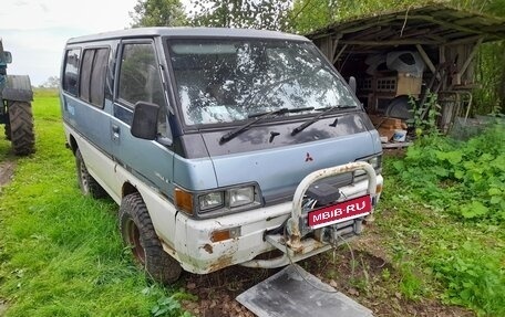 Mitsubishi Delica III, 1990 год, 280 000 рублей, 1 фотография