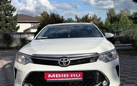 Toyota Camry, 2017 год, 1 990 000 рублей, 4 фотография