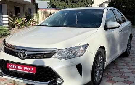 Toyota Camry, 2017 год, 1 990 000 рублей, 3 фотография