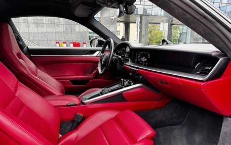 Porsche 911, 2019 год, 14 975 000 рублей, 29 фотография