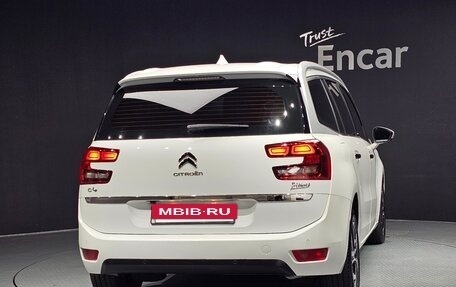Citroen C4 Picasso II рестайлинг, 2018 год, 1 900 000 рублей, 4 фотография